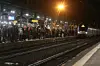 Des frontaliers attendant le train en gare de Thionville