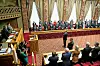 La séance d’assermentation est un moment solennel. Les députés savent que le mandat peut leur échapper au bout de cinq ans.