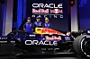 Isack Hadjar, Max Verstappen et Laurent Mekies (de g. à dr.) ont tenu un discours volontariste pour la présentation de leur nouvelle livrée (Photo : AFP).