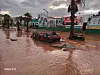 Les réseaux sociaux ont été inondés de photos montrant, entre autres, des voitures emportées par la force des eaux.
