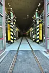 Les deux brosses sur les côtés sont chargées de laver le train. Temps moyen de la douche? Trente minutes. (Photos : alain rischard)