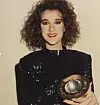 En 1988, Céline Dion offre une deuxième victoire à la Suisse avec Ne partez pas sans moi.
