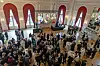 À l’intérieur du Cercle Cité, au salon bleu, la cérémonie était retransmise en direct lors de la réception.