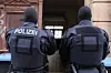 Les autorités ont ciblé 5 suspects, tous allemands, âgés entre 41 et 55 ans