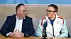 Matthieu Osch encouragé par le ministre des Sports Romain Schneider, avant son départ.