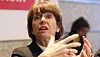 Henriette Reker, maire de Cologne, a recommandé aux femmes de respecter 'une certaine distance, plus longue que le bras' avec les inconnus pour se protéger d'éventuels assauts...