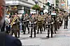 Le cortège a suivi, à peu de choses près, le même trajet que les soldats américains 80 ans plus tôt. (Photo Hervé Montaigu)