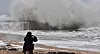 Après avoir frappé les côtes, la tempête gagnait l'intérieur des terres.