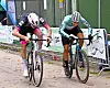 Il a fallu attendre de longues minutes pour départager les deux coureurs. C’est finalement Théo Jung (à g.) qui est déclaré vainqueur.