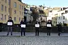 Une très grande majorité de la population, des associations de la société civile et désormais des entreprises souhaitent que le gouvernement introduise une loi contraignant les entreprises à un devoir de vigilance.