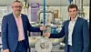 Thierry Rosso et Jérôme Le Saint (à d.), réunis lors d’une remise des clés symbolique au bâtiment maquettes, centre d’entraînement et de transfert des savoirs de la centrale de Cattenom.