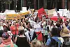 Partout dans le monde, les femmes doivent se battre pour se faire entendre et tenter de faire respecter leurs droits.