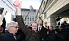 Les trois prévenus, dont Antoine Deltour, ont été accueillis par nombre de soutiens. (Photo Hervé Montaigu)