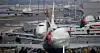 Des passagers ont entendu un 'gros bang sur le côté de l'avion qui s'était immobilisé'.