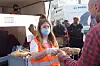 Les Anges de la rue distribuent en moyenne une soixantaine de sandwiches, entre 70 et 100 litres d'eau et jusqu'à 20 kg de pain.