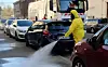 L'opération consiste à pulvériser un produit à base de javel diluée. (photo Facebook ville d'Amnéville)