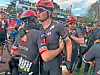 Arthur Kluckers (à d.) a été félicité par son leader Marco Haller à l'arrivée au vélodrome de Roubaix.