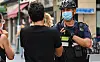 Beaucoup de gens rechignent à porter le masque en France, même dans les lieux où c'est obligatoire.