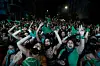 Malgré la pandémie, plusieurs milliers d'Argentins s'étaient rassemblés à proximité du Parlement pour suivre ce vote historique.