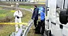 Les techniciens en identification criminelle ont inspecté les lieux de la découverte.