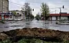 Des personnes marchant dans une rue vide à Severodonetsk, dans la région du Donbass, dans l’est de l’Ukraine, mercredi.
