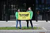 Des militants de Greenpeace devant la Cour de justice de l'Union européenne au Kirchberg.