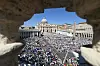 La messe de canonisation s'est déroulée sur la place Saint-Pierre de Rome. (photo AFP)