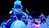Une trentaine d’artistes de douze nationalités différentes ont sculpté les personnages de Disney dans 2 000 blocs de glace. À découvrir encore ce jour, place de la République.