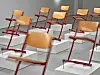 En insérant des mécanismes sous des chaises d’école, Jeremy Palluce se moque du temps ressenti interminable des heures de cours.
