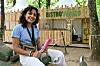 Lisa s’est chargée, entre autres, de l’installation des bars. La jeune fille a hâte de voir ses artistes favoris en live.