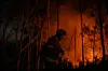 Les incendies des derniers jours ont fait au moins une douzaine de blessés parmi les pompiers
