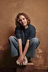 Avec deux albums au compteur, Dimanche en 2022, puis Tout de suite en 2024, la chanteuse a de quoi régaler le public.