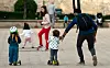 Les parents, peu importe leur statut professionnel ou leur orientation sexuelle, auront droit à plus de jours pour s’occuper de leurs enfants.