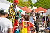 Grâce à ses animations dans les rues, le festival attire un public familial.