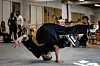 Côté danse, le hip-hop se subdivise en deux familles: debout, avec une multitude de styles très dansés avec le haut du corps, et au sol, avec le breaking et ses figures acrobatiques.
