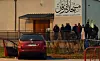 Des hommes devant la mosquée de Valence, le 1er janvier 2016, après qu'un homme a foncé en voiture sur un militaire posté devant le site.