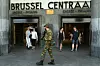 Un soldat patrouille autour de la gare centrale de Bruxelles, le 21 juin 2017.