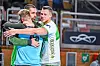 Grzegorz Czapiewski, congratulé par ses coéquipiers, a écœuré ses adversaires avec 12 arrêts au compteur.