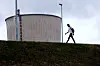 La centrale nucléaire de Cattenom a cessé d’émettre des panaches de vapeur samedi matin. Depuis, c’est un défi humain et industriel qui frappe tous les salariés du site. Photo RL /Philippe NEU
