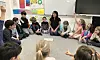 «Je respecte les idées des autres», «je demande la parole en levant le doigt», «j'écoute les autres», répondent les enfants à tour de rôle, bataillant parfois pour participer.