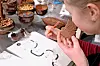 Chaque participant suit une «route sensorielle» pour révéler les arômes du chocolat.
