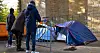 En octobre dernier, des hommes étaient obligés de dormir dans des campements de fortune en plein centre de la capitale.