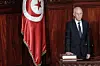 Le président s'est peu exprimé sur ses intentions et une vingtaine de formations sont représentées au Parlement.