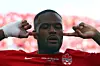 L'attaquant canadien n° 9, Cyle Larin, exulte après avoir marqué un but.