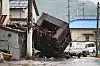 Les inondations dans la région de Kumamoto au sud-ouest du pays, ont détruit des maisons, emporté des véhicules et provoqué l'effondrement de ponts, laissant de nombreuses villes submergées.