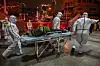 Une victime du Covid évacuée de Wuhan, le 25 janvier 2020. La Chine réfute toujours l'idée que le virus a émergé sur son sol. (archives AFP)