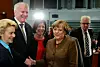 Poignée de mains entre le le Bavarois Horst Seehofer (CSU) et la chandelière Angela Merkel le 28 janvier 2016 à Berlin.