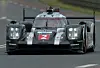 La Porsche Hybride N.2 du Suisse Neel Jani, du Français Romain Dumas et de l'Allemand Marc Lieb, lors des essais libres aux 24 heures du Mans, le 15 juin 2016.