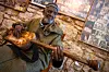 Le cosmopolitisme de Tanger puise ses racines dans son statut d'ancienne zone internationale, administrée par plusieurs puissances coloniales de 1923 jusqu'en 1956, quand le Maroc a pris son indépendance.