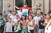 Yannis Lang, ici porté par ses amis, n'a pa boudé son plaisir de fêter son titre de champion national sans contrat à domicile.